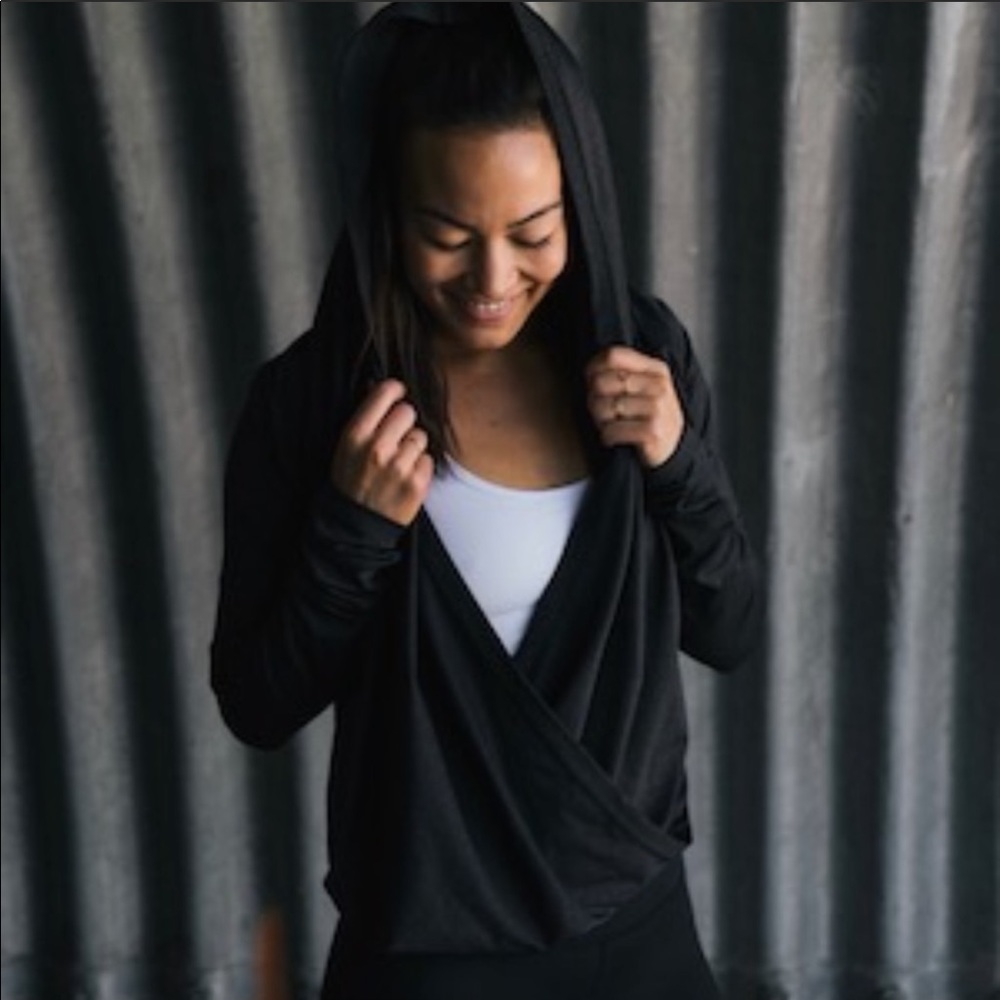 Zyia Yoga Shawl Black Medium